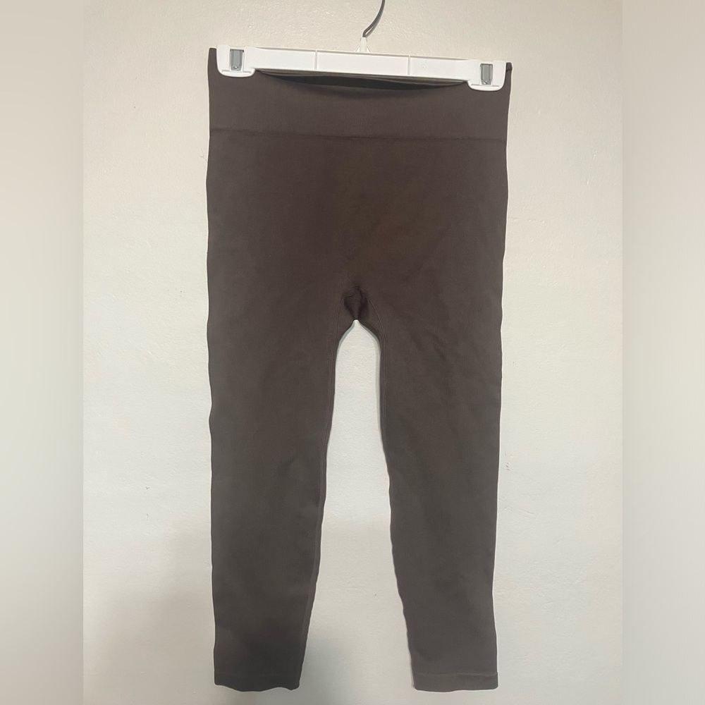 Garage Seamless Crop Legging Chocolate Brown.
25” M